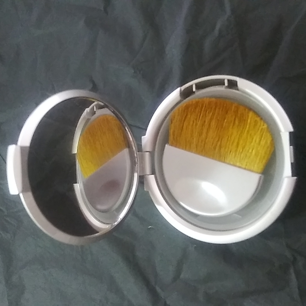 Refillable Mirrored compact case only (slightly used)